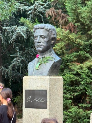 С ВЪЛНУВАЩИ СЪБИТИЯ ОБЩИНСКА БИБЛИОТЕКА „ИСКРА“ ОТБЕЛЯЗА 189 ГОДИНИ ОТ РОЖДЕНИЕТО НА ВАСИЛ ЛЕВСКИ